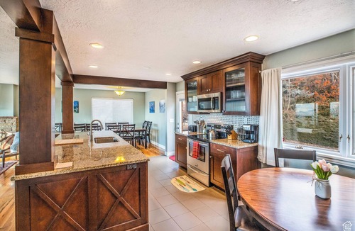 Salt Lake City House | Spacious, Modern 4BR house with city view and easy access to ski resorts