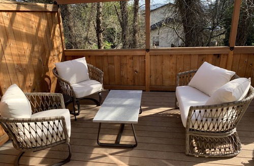 North Bend House | Spacious ranch with lots of parking, pet friendly, partial bay view.