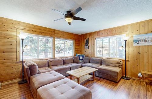 Tahoe Paradise House | Spacious rustic home with modern appliances arcade games & dog friendly