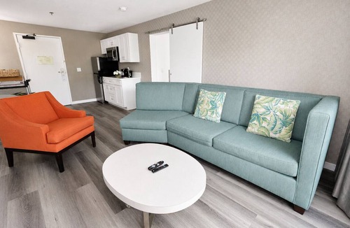 Little Italy Hotel | Spacious Scenic Suite Great for Art Lovers by San Diego Attractions | 4 Units