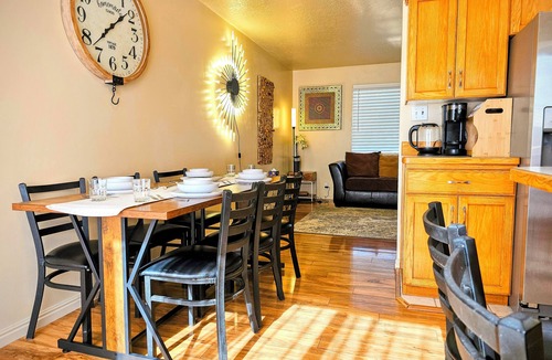 Canyon Rim House | Spacious Ski Base 3BR/3BA: 30m to Ski Resorts: Pets Welcome