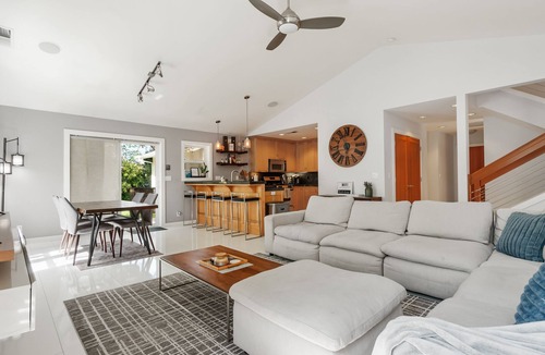 Chico House | Spacious upscale 3 bedroom with hot tub and outdoor spaces!