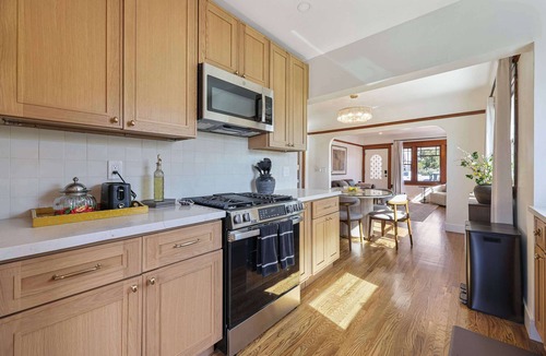 Kensington House | Spanish Style, 3 Beds, Cozy + Spacious, Cafes