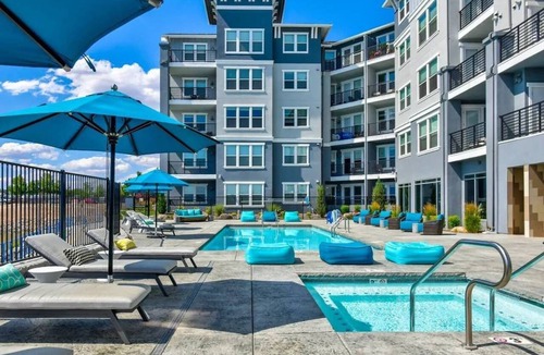 Sparks Apartment | Sparks Marina 2BR Mountain Views, Pool & Hot Tub