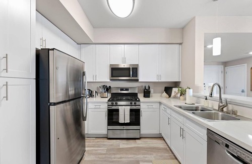 Sparks Apartment | Sparks Marina 2BR · Waterfront Views, Jacuzzi & Pool