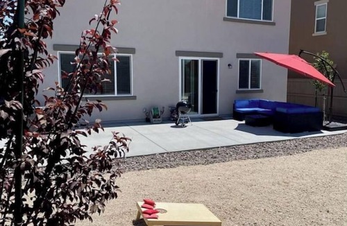 Sparks House | Sparks/Reno - 4BD/2.5BA Getaway