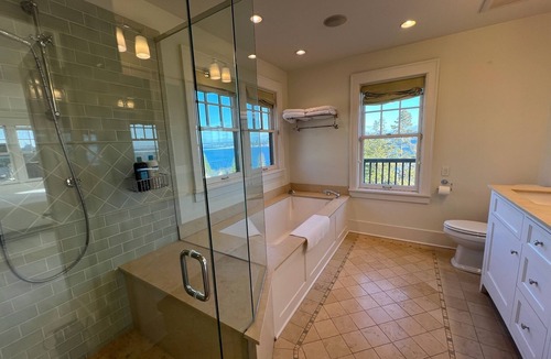 Mount Baker House | Spectacular 5-bedroom house in Seattle w/ WiFi, new furnishings and lake views