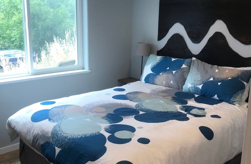 Mosier House | Spectacular Gorge views! Bright and Comfortable Pet-friendly Retreat