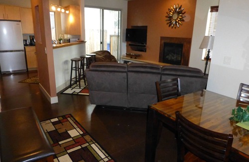 Southern Crossing House | Spectacular Luxury Old Mill District Townhouse Walking Distance To River Walk