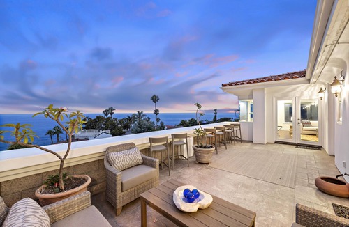 Coast Royal House | Spectacular panoramic ocean views and beautifully furnished!