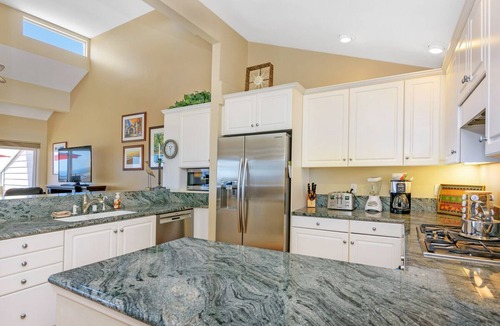 Encinitas House | Spectacular Sunsets in Seabluffe!