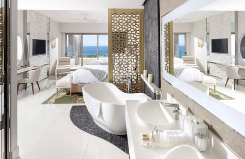 Palmilla Resort | ✩Split-Level✩3BR Beachfront Luxury✩Private Terrace & Hammock✩
