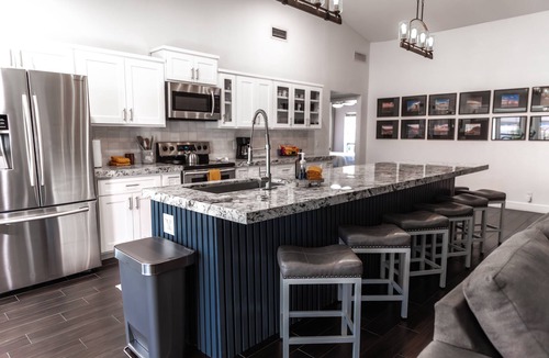 Peoria House | Spring training fields less than 10 miles, heated pool, e-bikes, sleeps 10