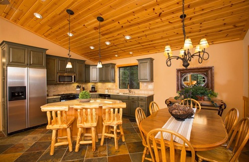 Truckee House | St.Bernard by Tahoe Getaways - Tahoe Donner w Hot Tub + HOA