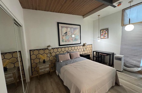 Reseda Bed & Breakfast | Stagg Street Reseda Pool Rooms