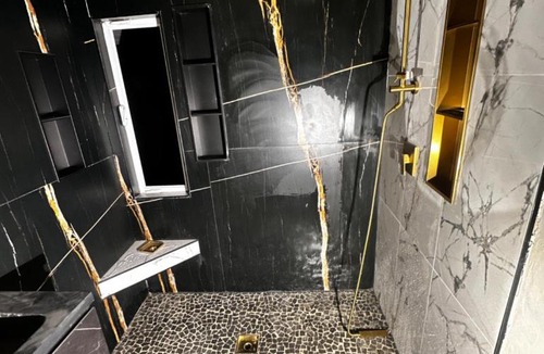 Reseda Bed & Breakfast | Stagg Street Reseda Pool Rooms