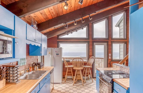 Rockaway Beach House | Stairway to Heaven at Rockaway
