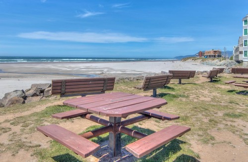 Rockaway Beach House | Stairway to Heaven at Rockaway