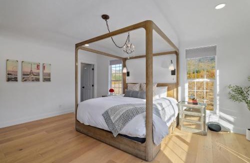 Jacksonville House | Starry Oak Vineyard Retreat w Hot Tub