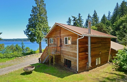 West Hills Apartment | Stay in a lovely Beach Cottage w/a beautiful private beach on Hazel Point!