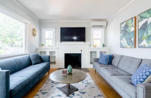 Alberta Arts District House | Stay Portland - Alberta Arts Haven - 2BR - 4 Guests - Walk to Eats