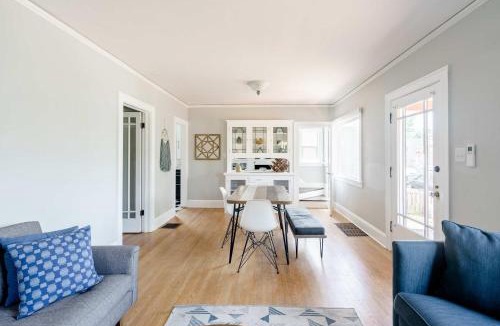 Alberta Arts District House | Stay Portland - Alberta Arts Haven - 2BR - 4 Guests - Walk to Eats