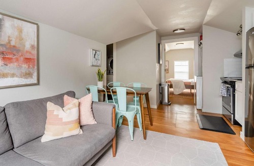 Kerns Apartment | Stay Portland - Cozy Attic Hideaway in Laurelhurst