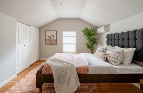 Kerns Apartment | Stay Portland - Cozy Attic Hideaway in Laurelhurst
