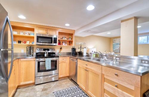 Goose Hollow House | Stay Portland - Private Underground Getaway - 92 WalkScore