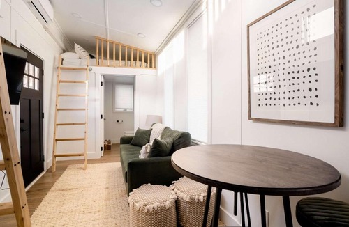 Alberta Arts District Apartment | Stay Portland - The Graffiti Alley Tiny House - Food, Art & Beer