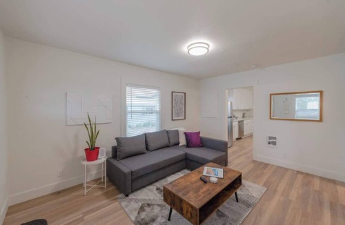 Coos Bay House | #StayInMyDistrict Coos Bay Primrose Cottage