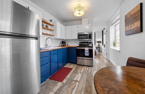 Downtown Vancouver Apartment | #StayInMyDistrict Downtown Loft