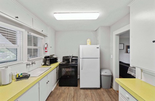Coos Bay Apartment | #StayinMyDistrict Historic Heritage Walk to Bay