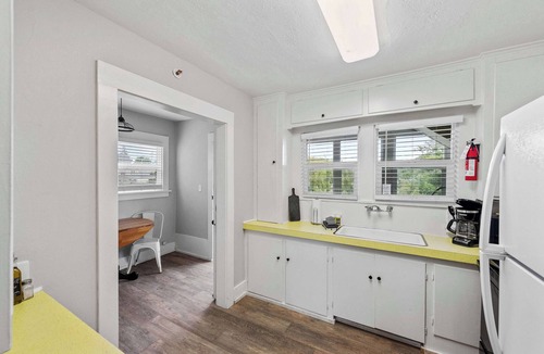Coos Bay Apartment | #StayinMyDistrict Historic Heritage Walk to Bay