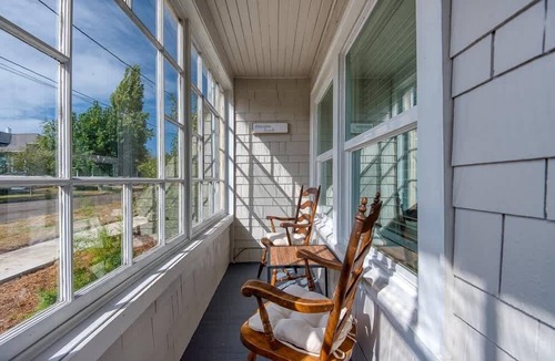 Coos Bay Apartment | #StayinMyDistrict Historic Heritage Walk to Bay