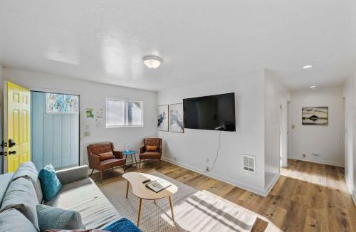 Port Orford Apartment | #StayinMyDistrict Starfish Coastal Duplex