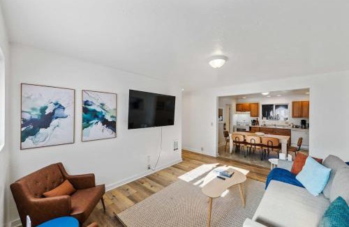 Port Orford Apartment | #StayinMyDistrict Starfish Coastal Duplex