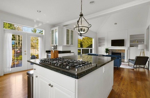Sammamish House | Stellar Sammamish 5BR w/Yard, nr Eclectic Cuisine & Parks, by Blueground