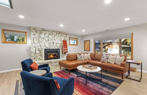 Tahoe Island House | Stellars Jay Getaway Pet Friendly in City of SLT