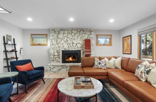 Tahoe Island House | Stellars Jay Getaway Pet Friendly in City of SLT