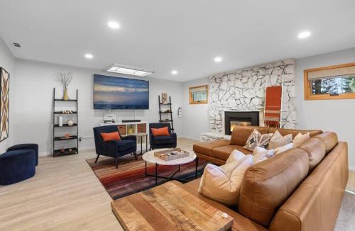 Tahoe Island House | Stellars Jay Getaway Pet Friendly in City of SLT