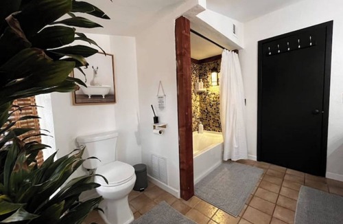 Springville House | Step away from the noise of the city and into a country home get away