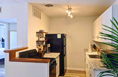 Gainesville Condo | Steps from Shands. Ready for Rotations: Mid-July and October Rotations Available