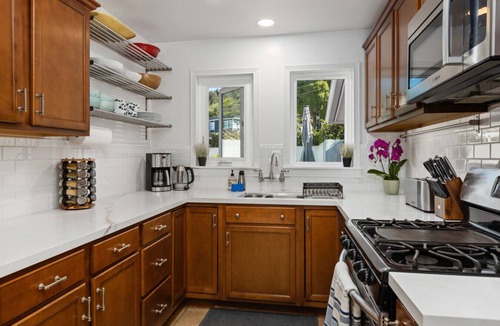 Beach Barber Tract House | Steps to Beach! Electric Ave Retreat