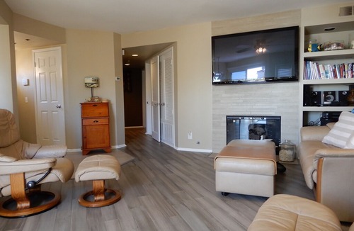 Townsite Apartment | Steps To The Beach !
