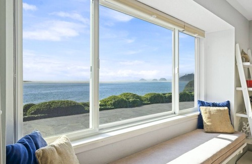 Netarts Condo | Steps to the Sand on Netarts Bay. Pet Friendly