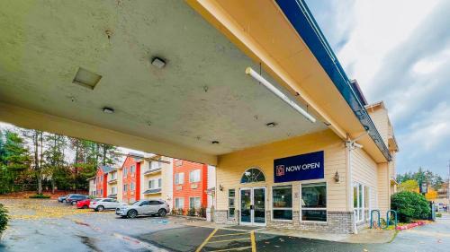 West Portland Park Hotel | Studio 6 Suites Portland OR I-5 OHSU