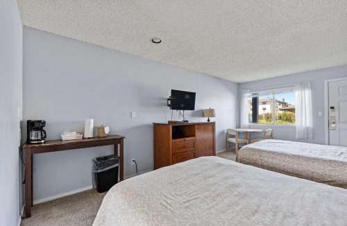 Ocean Shores House | Studio Ground Floor Condo for 4 - Pool and Hot Tub