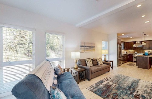 Gold Beach Apartment | Stunner apartments with fireplace, grill, partial ocean views & partial AC