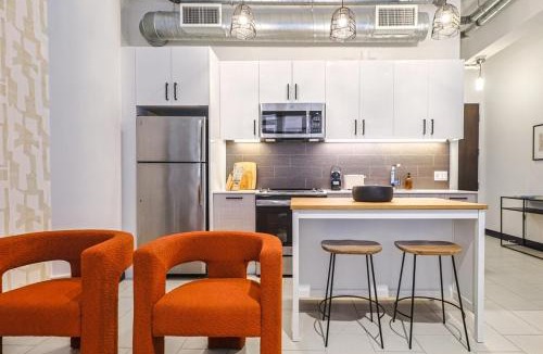 Historic Core Apartment | Stunning 1 BDR 1 BTH Modern Loft with Pool, Jacuzzi in DTLA!